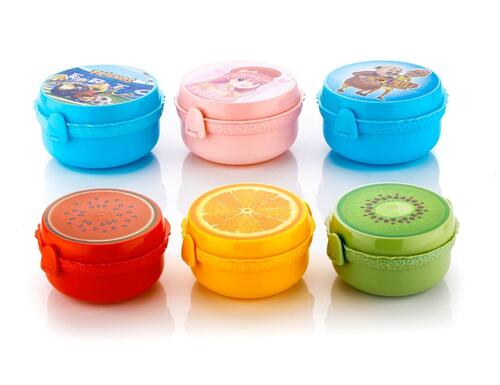 plastic lunch boxes