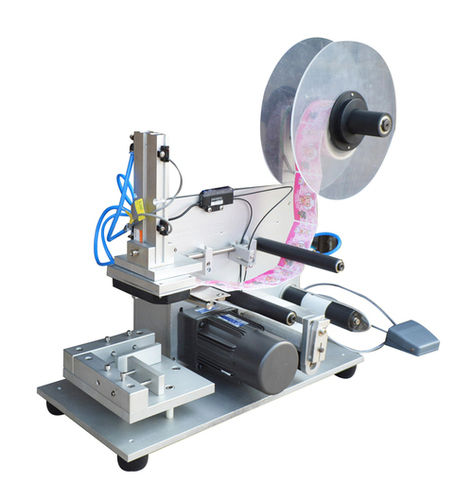 Flat Bottle Labeling Machine