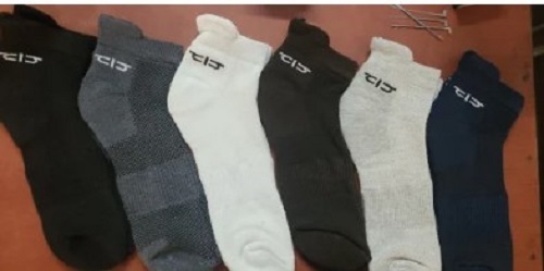 पुरुषों और महिलाओं के लिए सादा मोजा