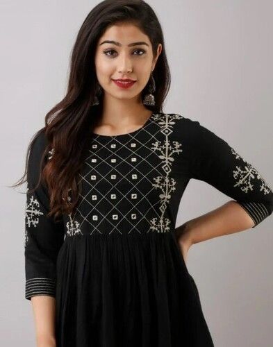 Black Color Printed Pattern Round Neck Ladies Rayon Fancy Tops