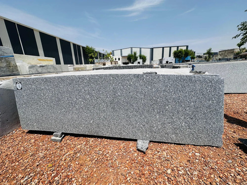 Asian White Granite Slabs - Polished Finish, Scratch Resistant, Durable for Flooring Applications