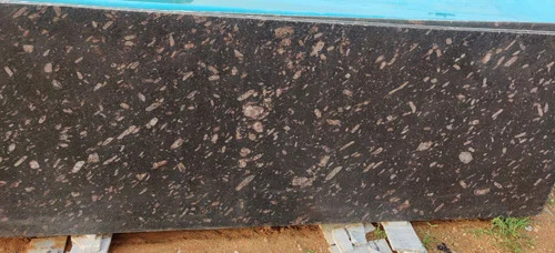 Brown Granite Slab - Polished Finish , Scratch Resistant and Durable for Flooring Applications