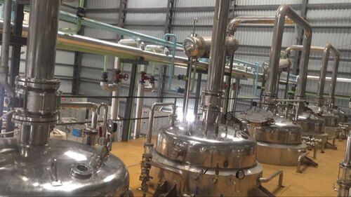 Hydrosteam Distillation Unit - Capacity: 500 Liter/Day