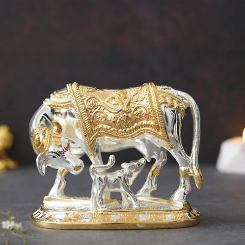 चाँदी चढ़ाया हुआ कर्णधेनु गाय और बछड़ा मूर्ति