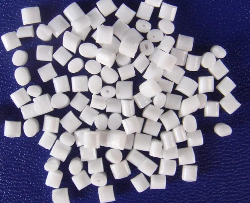 PBT Granules - White Industrial Grade Eco-Friendly Recycled Material | Ideal for Plastic Industry Applications