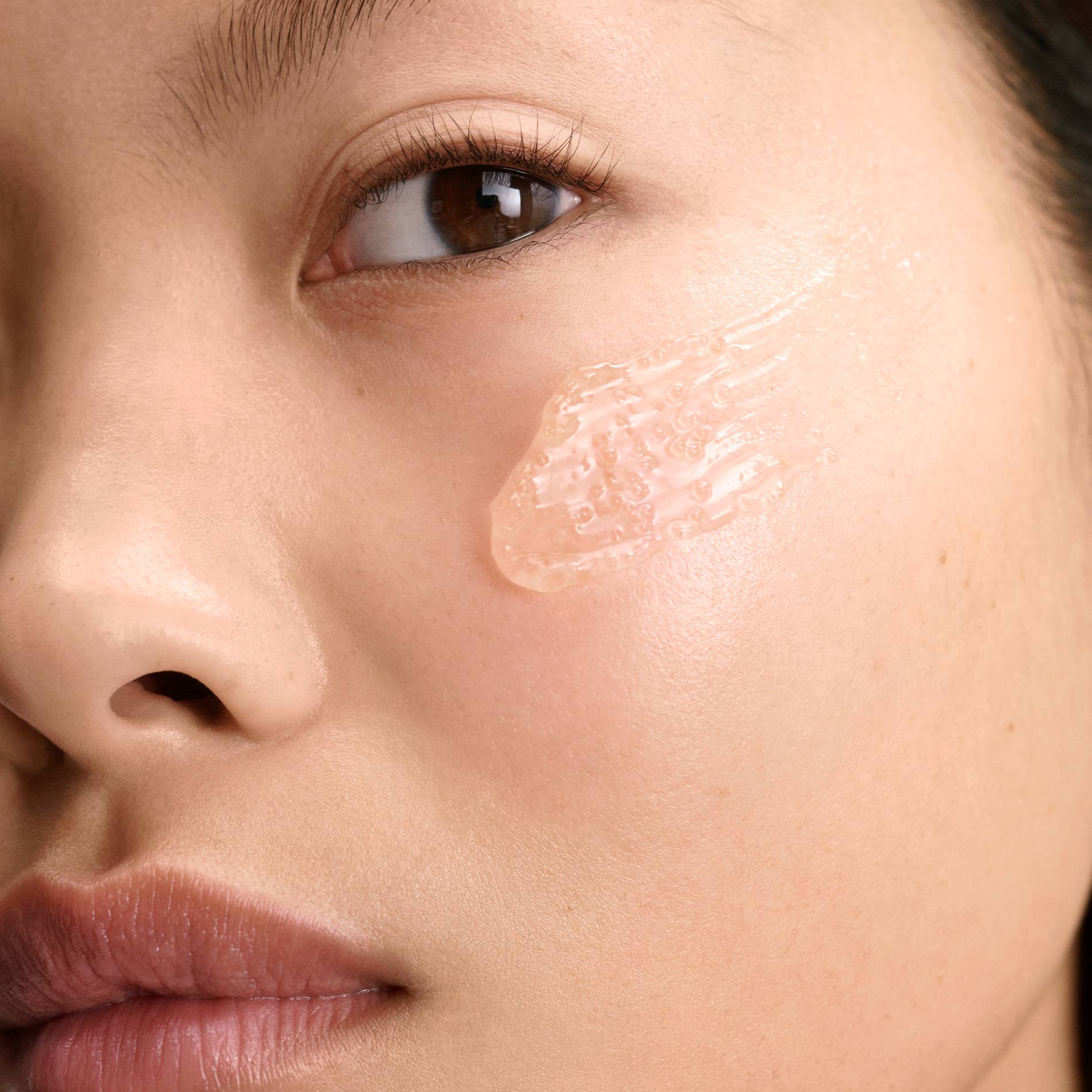 Encapsulated Moisturiser cream with microcapsules for brightening glow