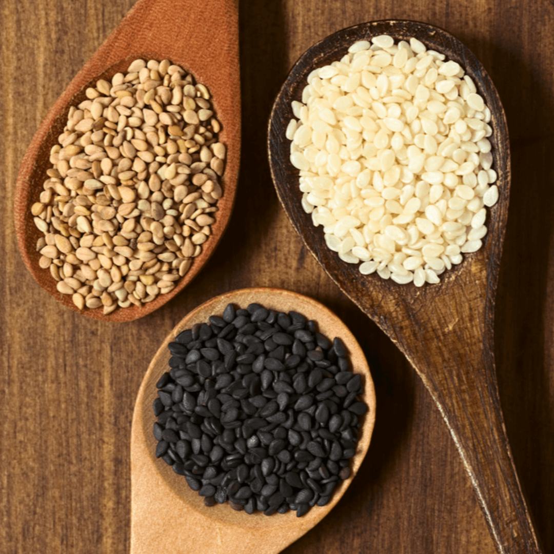 Sesame seeds black and white