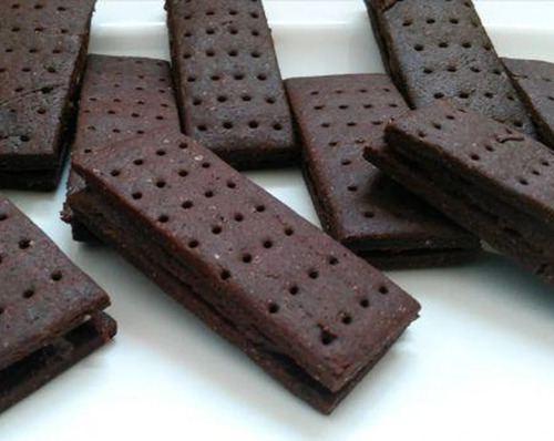 Sweets Chocolate Biscuits - 100 Piece Box, Gluten Free, Sweet & Crunchy Chocolate Flavor, Rectangular Shape, Crispy Texture, Ideal for Celebrations