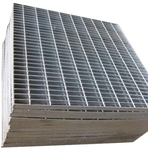 SS Grating - Rectangular 4.5 x 3 Feet, Chrome Finished, Galvanized | Durable Stainless Steel, Industrial Use, Commercial Application, Silver Color