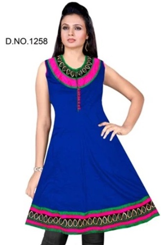 Ladies Fancy Sleevlees Kurti
