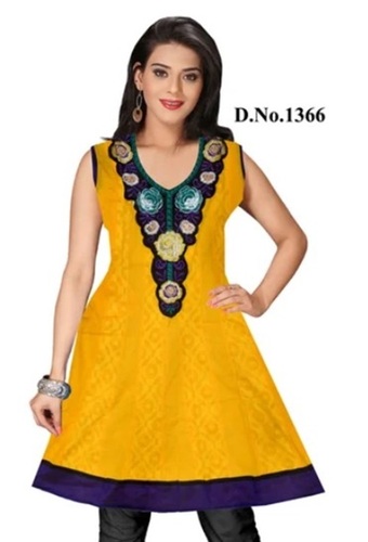 Ladies Sleevlees Kurti