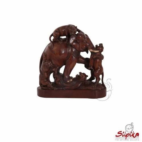 Wood Elephant Lions Fighting