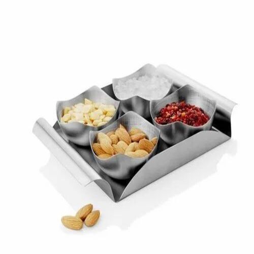 Stainless Steel Tray - Rectangular Shape, Glossy Finish, 900 gm Capacity | Customized Silver Color