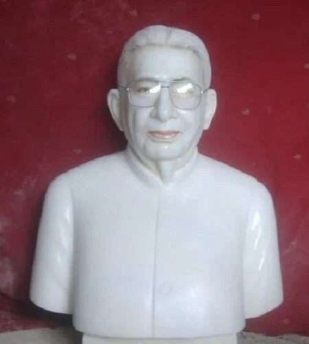 White Marble Human Statue - 2ft Height, Carved Marble Sculpture for Outdoor Decoration, Ideal for Home and Garden Use
