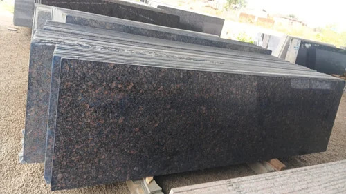 Safari Brown Granite Slab - 18 mm Thickness, Polished Finish for Scratch Resistant Flooring Applications