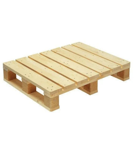 Heat Treated Wooden Pallet - 2600 kg Capacity, Pine Wood Material , 4-Way Entry Type, Natural Wood Color