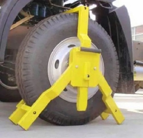 Heavy Duty Triangle Trailer Wheel Clamp