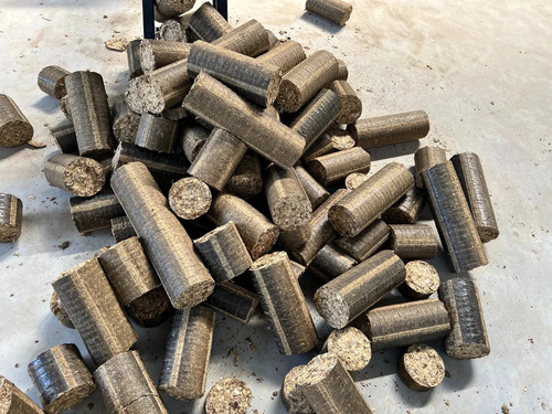 Sawdust Briquette - Ash Content (%): 5