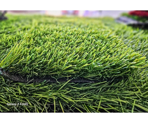 Artificial Green Grass - Material: Plastic