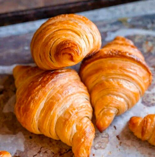 Croissant  - Fat Contains (%): Na