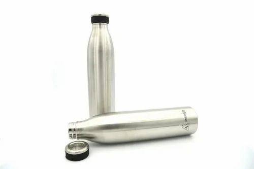750 Ml SS Insulated Water Bottle - Metal, 750 Milliliter Capacity, Silver Color, Round Shape, Screw Cap Sealing Type | Ideal for Beverage Storage