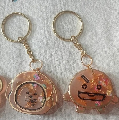 Keychain - Metal and Resin, Multicolor Peach with Gold Paper Flakes, Handmade Cartoon Face Design