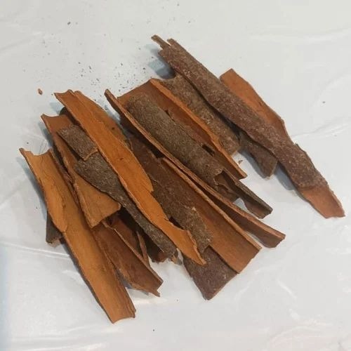 Dried Pressed Cassia Dalchini - 50kg Loose Bark, Brown Color, 12 Months Shelf Life, Dried with 13.5% Moisture, Grade A Spice for Cooking