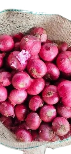 A Grade Red Onion - Small, Medium, Big Size | Red Color, Chopped Processing Form, Round Shape, 8 Month Shelf Life, Cooked Style