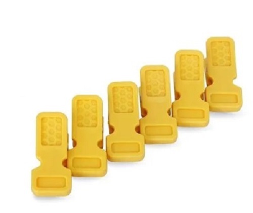Yellow Plastic Cloth Clip - Plastic, Standard Size, Yellow | Easy to Use, Crack Resistant, Tested to Quality Standards, Timely Delivery