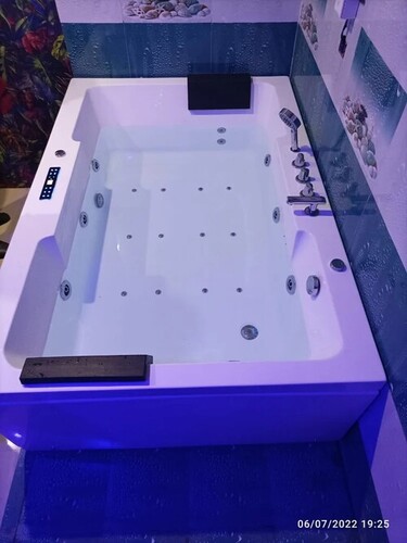 Acrylic Bathtub - Color: Na