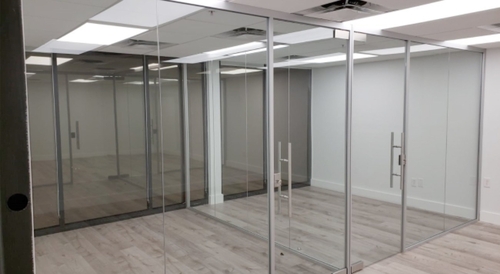 Glass Partition  - Color: Transparent