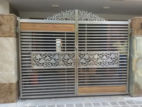 Metal Gate - Color: Silver