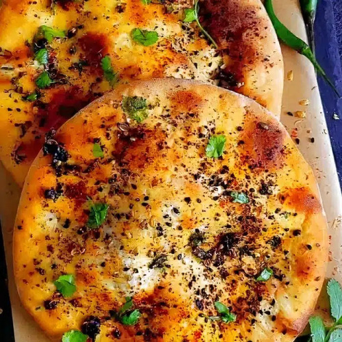 Masala Kulcha - 280 Gms | Fluffy Stuffed Bread with Aromatic Spices, Soft Texture, Perfect for Dipping, Bursting Flavorful Fillings