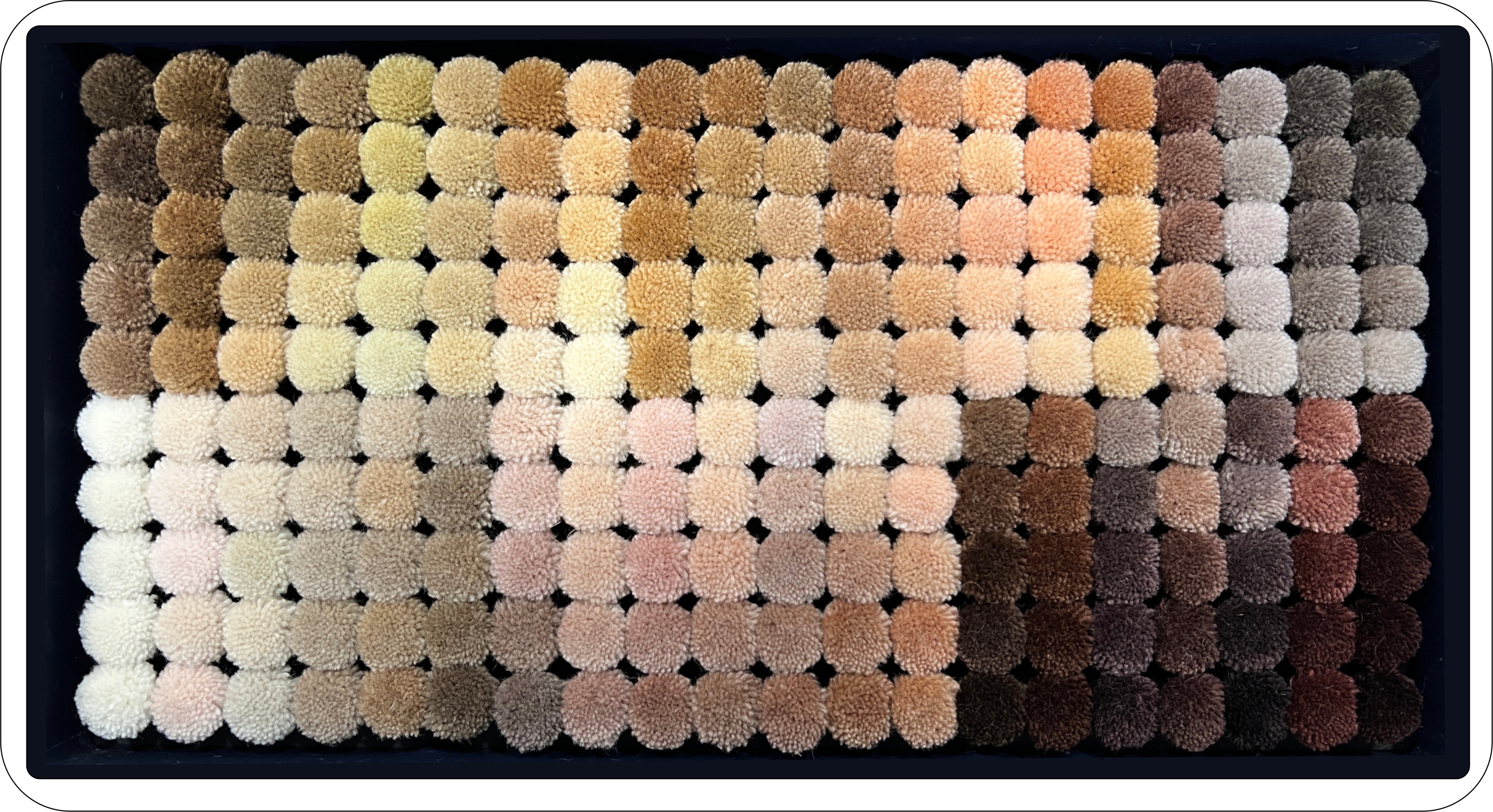 SKY 200 shades Beige pom box