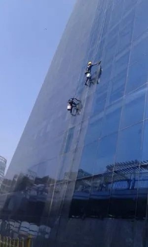 High Rise Facade Glass Cleaning Services