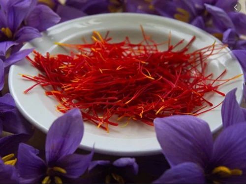 Indian Kashmiri Saffron - 100% Purity, Dried Style | Fresh 12-Month Shelf Life, FSSAI Certified, Packaged in Convenient Packet