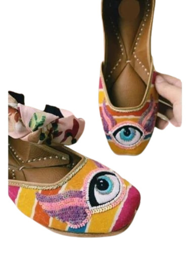 Premium Ladies Punjabi Embroidery Jutti