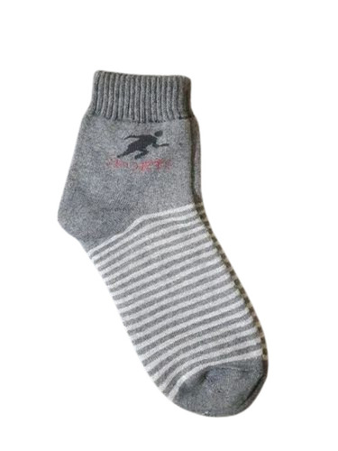 धारीदार पुरुषों के कपास के खेल मोज़े