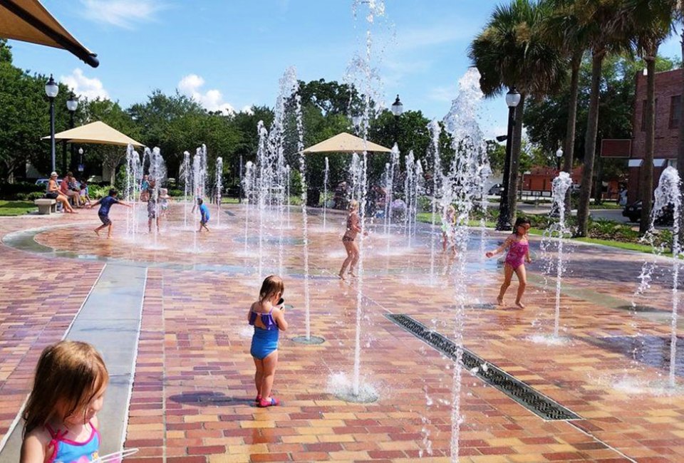 Commercial Music Fountain  - Color: Rgb