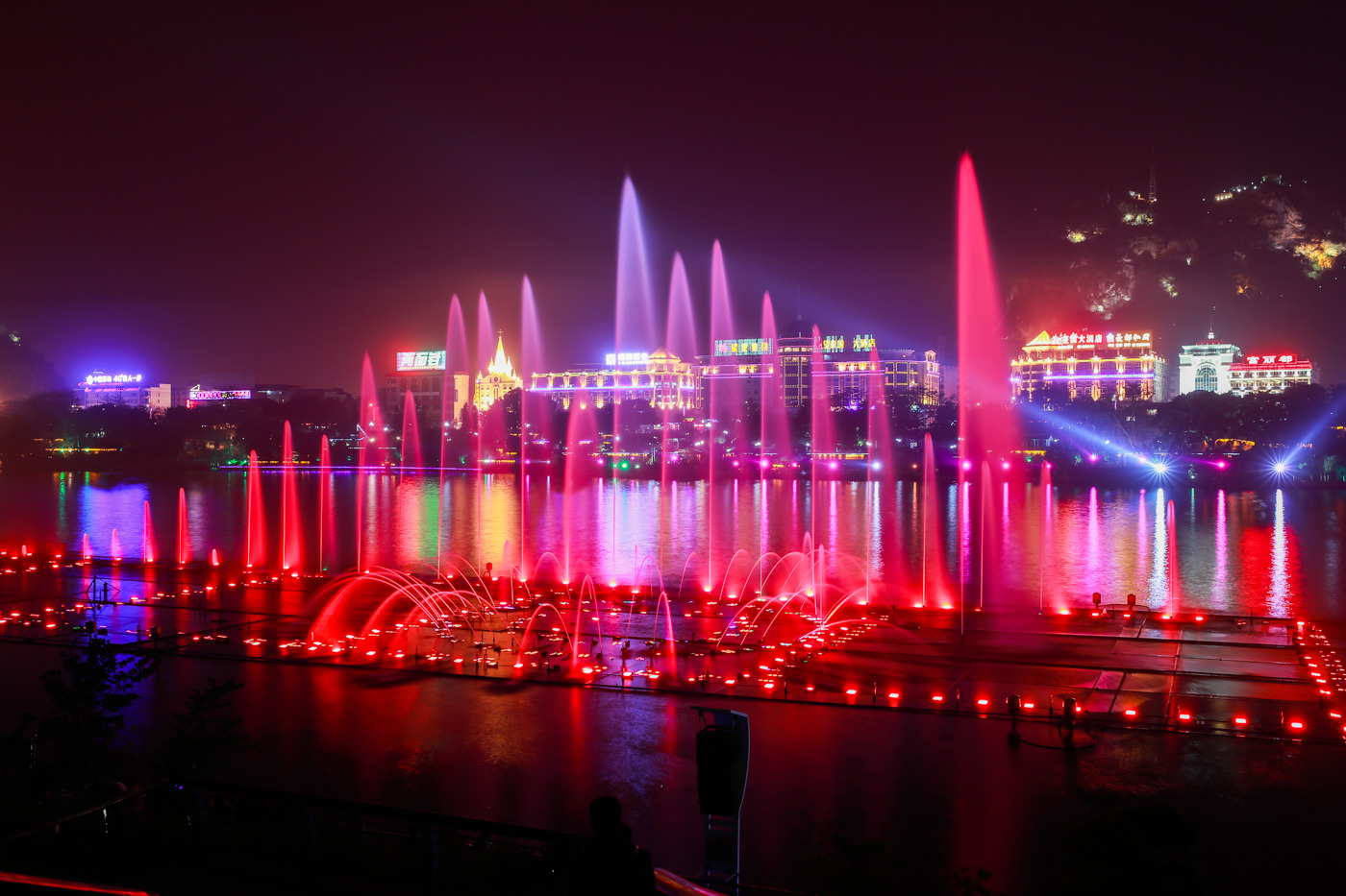 Modern Musical Fountain  - Color: Rgb