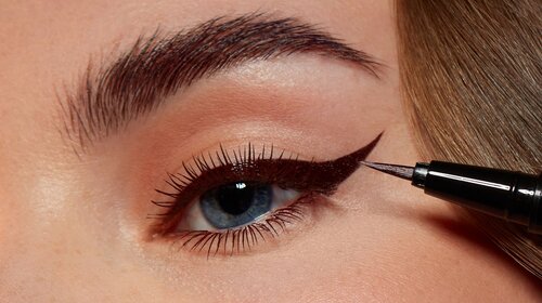 Liquid Eyeliner - Age Group: Xxx