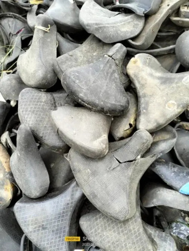 Grinded PVC Seat Scrap - Grey PVC Plastic Shredded Form , Durable, Lightweight, Flexible Texture, Non-Toxic, Versatile Use