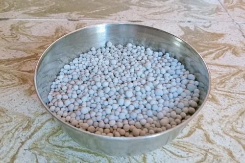 White Granular Organic Fertilizer - 98% Purity, 22% Moisture, 3% Sulphur, Loose Packaging | Bio Tech Grade, White, Granular, Organic Agriculture Fertilizer