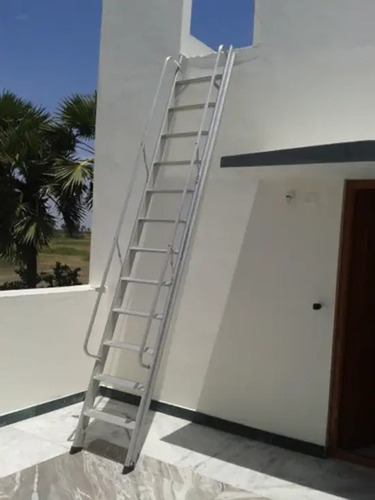 Step Ladder - Material: Aluminium