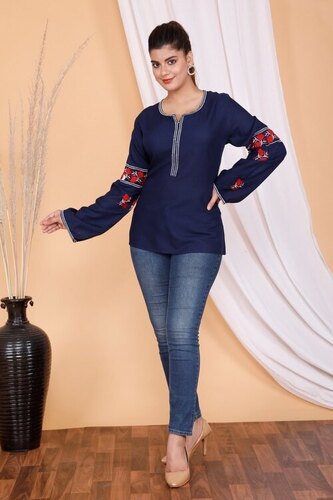 Ladies Jeans With Kurti - Design: Casual