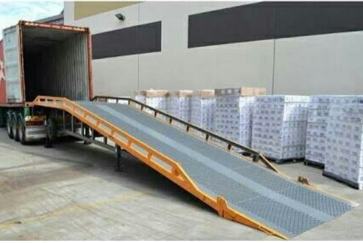 Loading Ramp Hydraulic - Attributes: Durable