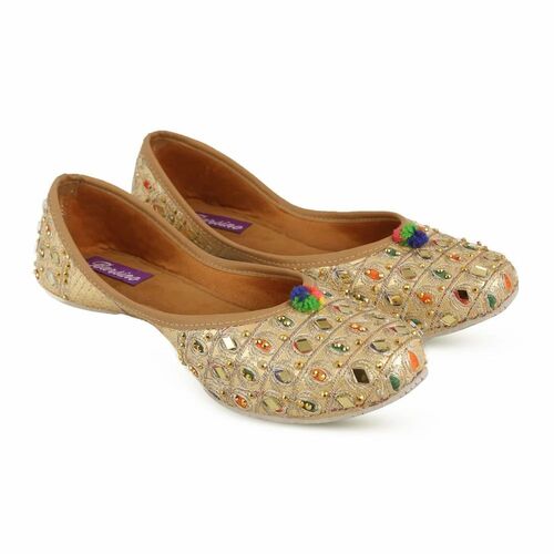 Ladies Embroidered Jutti - Color: Na