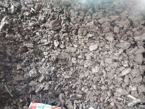 Forest Wood Charcoal - Hardwood Powder, Ash Content 5%, Burning Time 1-2 Hours, Fixed Carbon 22%, Moisture 3%, Custom Size