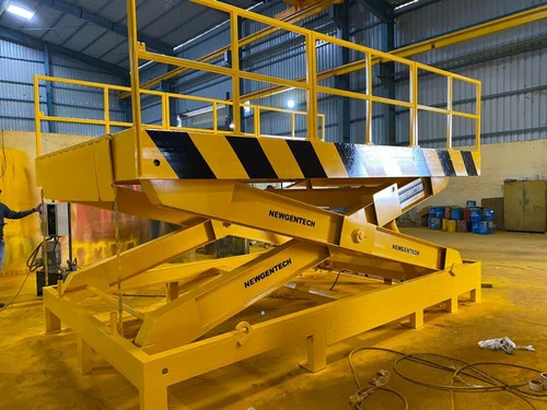 Scissor Table And Lift - Color: Yellow