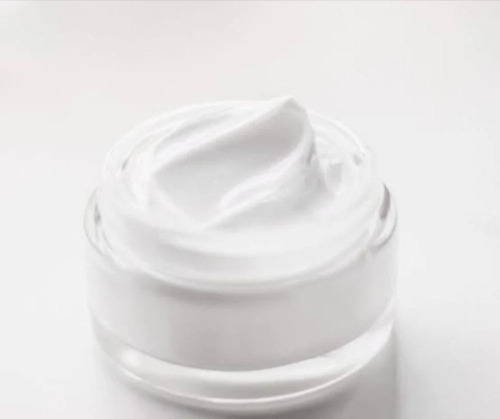 Day Glow Whitening Face Cream - Characteristics: Smooth & Soft